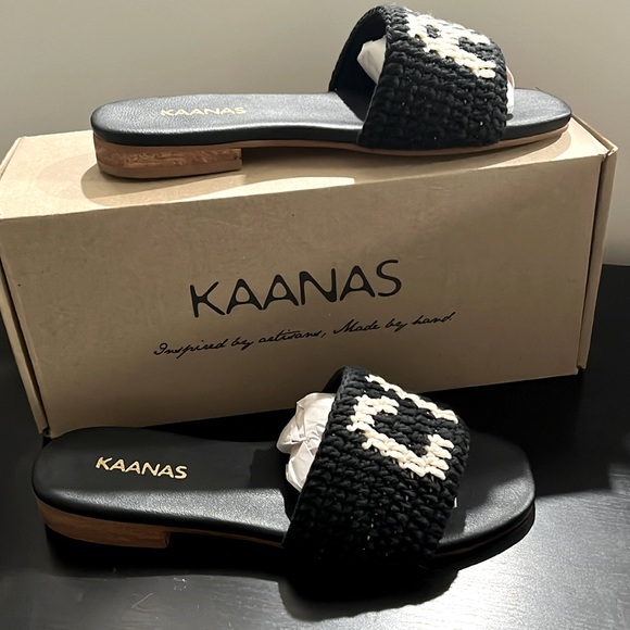 NWT KAANAS Serin Slide Sandals - Black - Size 5 - Picture 4 of 13